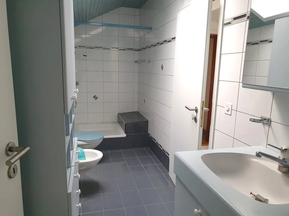 Wohnung mit 3 Zimmern, Dachgeschoss mit Balkon – Foto 8 von 8