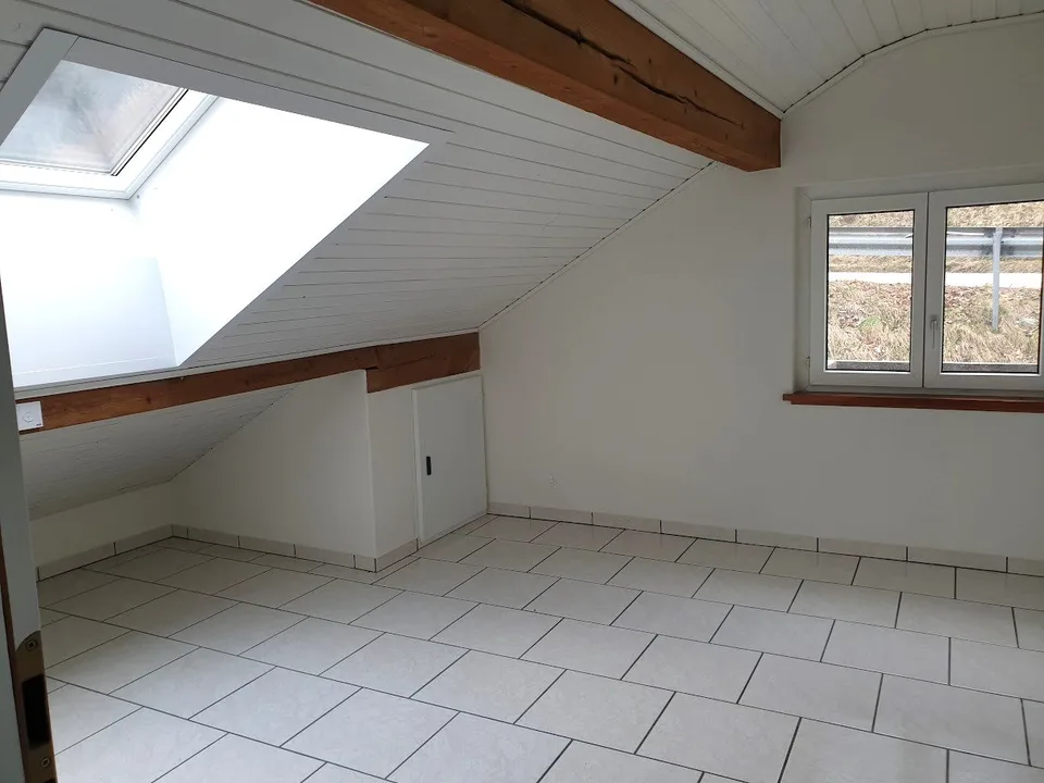 Wohnung mit 3 Zimmern, Dachgeschoss mit Balkon – Foto 7 von 8