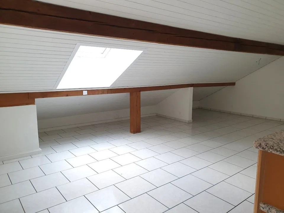 Appartamento mansardato con 3 locali e balcone