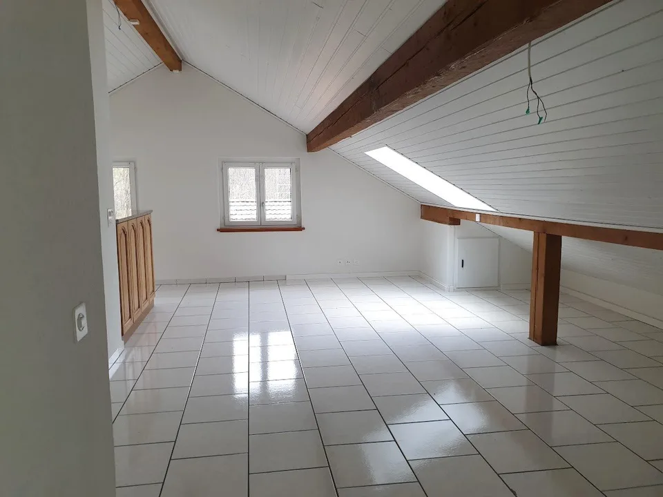 Wohnung mit 3 Zimmern, Dachgeschoss mit Balkon – Foto 6 von 8