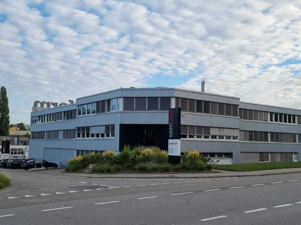 Niederwangen b.Bern, à louer, 250 m2 de bureaux et 230 m2 d'entrepôts