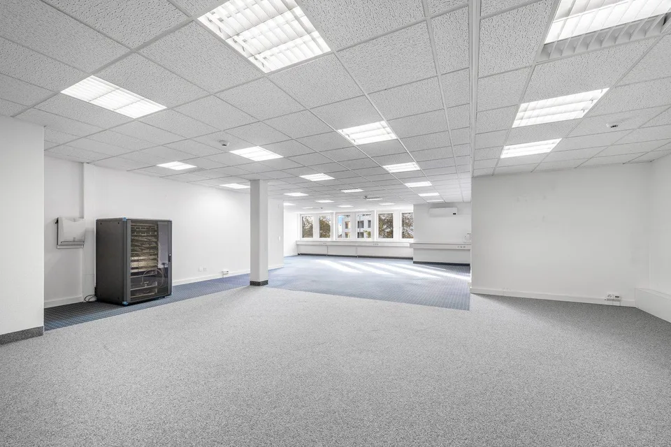 Helle und vielseitige Bürofläche (317 m²) im Herzen von Berikon