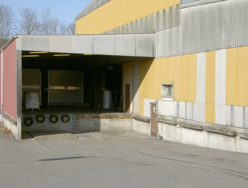 Opportunità: 7000 m2 di spazio di magazzino, anche aree parziali