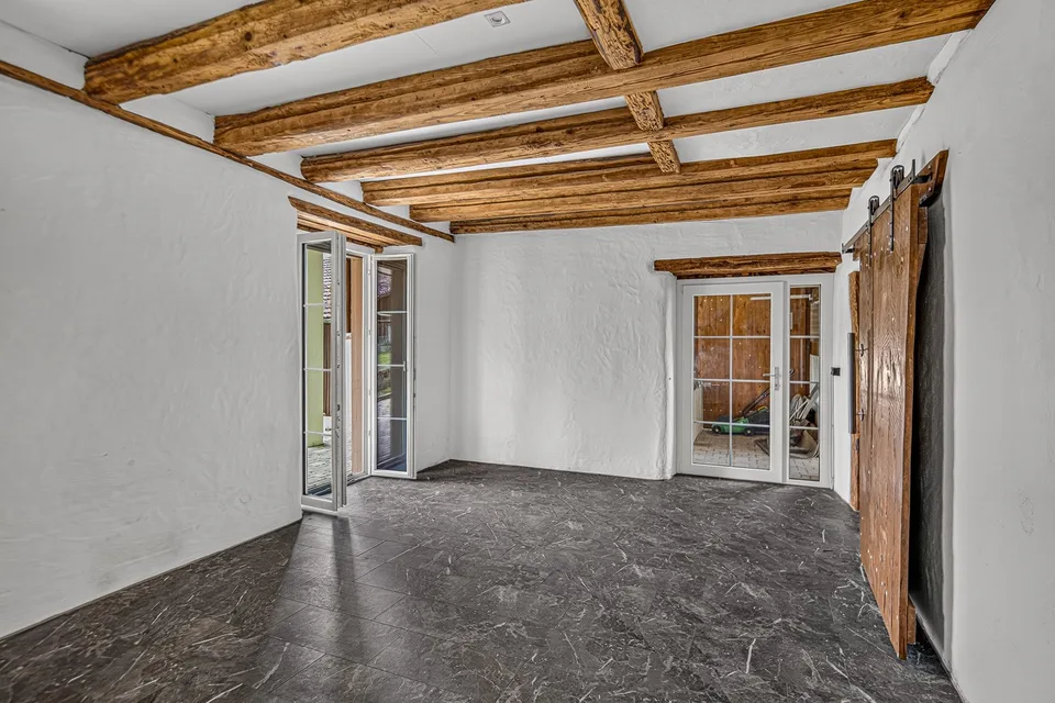 Casa familiare caratteristica con giardino, fienile, e aree annesse polivalenti