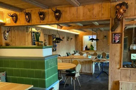Alpiner Charme trifft Gastfreundschaft – Alpwirtschaft Unterlauelen sucht neue Gastgeber:innen!