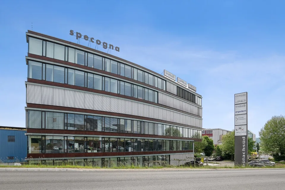 Representative office/commercial space with a far-reaching view - Work where success begins