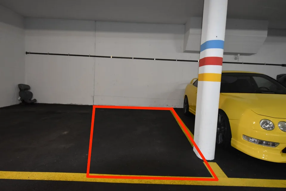 3 posti auto individuali e 1 posto auto per motocicli in affitto