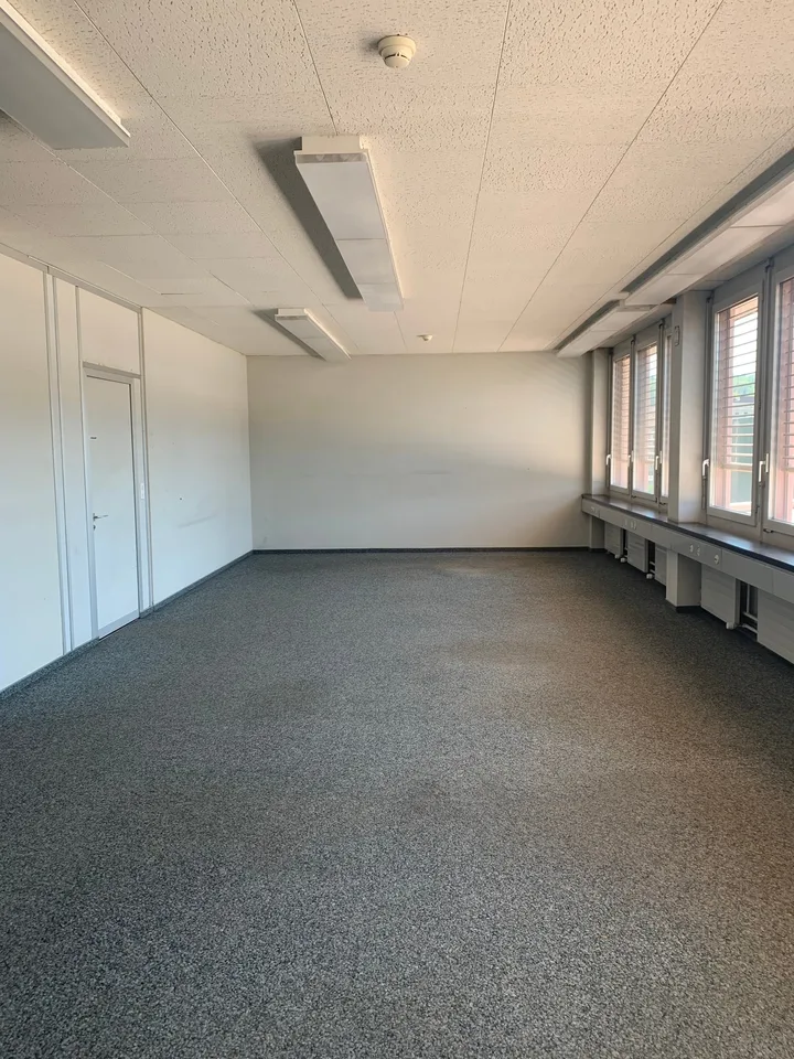 Bürofläche im 1. OG an zentraler Lage in Dielsdorf