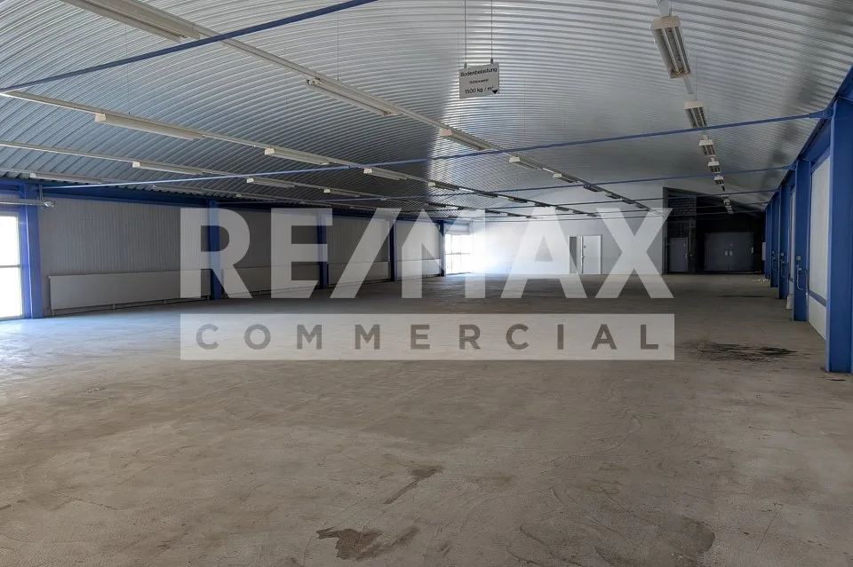 Circa 940 m2 di spazio di stoccaggio/industriale