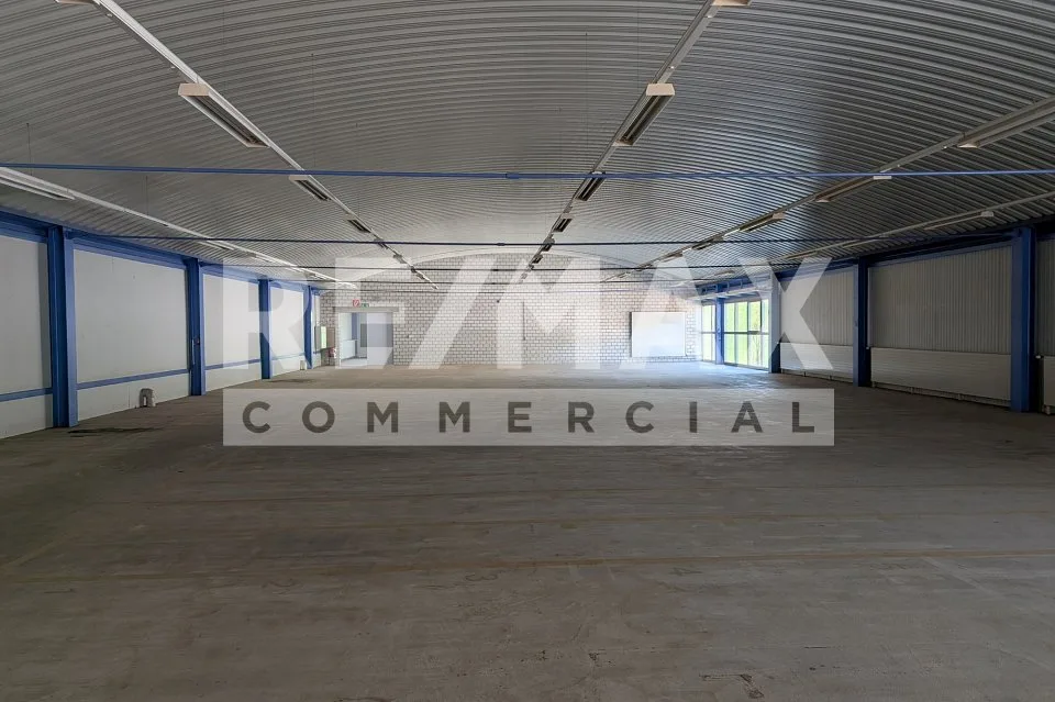 Circa 940 m2 di spazio di stoccaggio/industriale