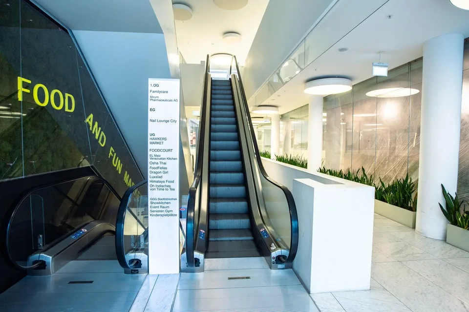 Espace de pratique ou de fitness moderne dans un emplacement central à Bâle