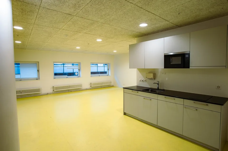 Espace de pratique ou de fitness moderne dans un emplacement central à Bâle