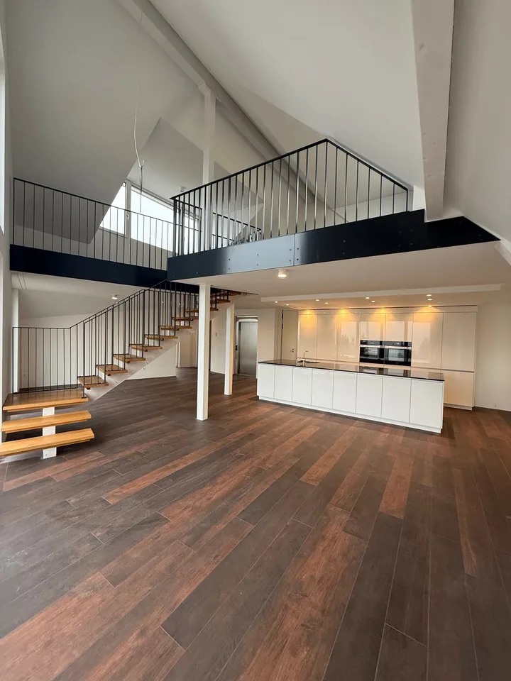 Appartement loft exclusif de 2,5 pièces avec potentiel d'agrandissement à 4,5 pièces – Moderne, Lumineux & Luxueux