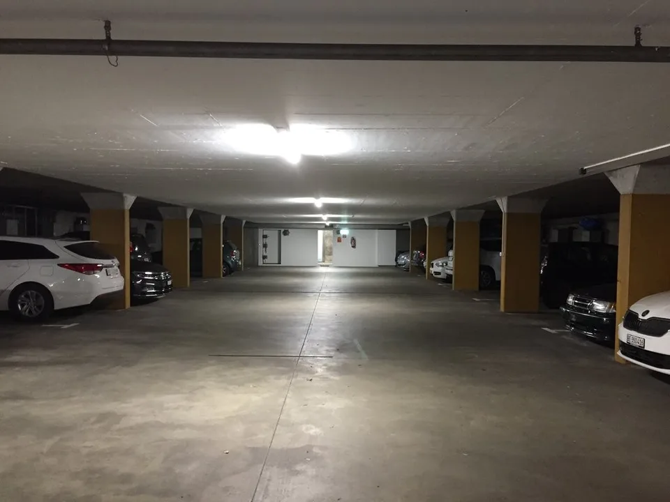 Parcheggi con e senza stazioni di ricarica a Liebefeld-Steinhölzli