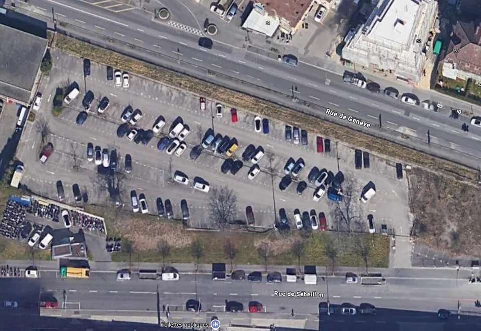 Emplacement de parking extérieur proche du Flon