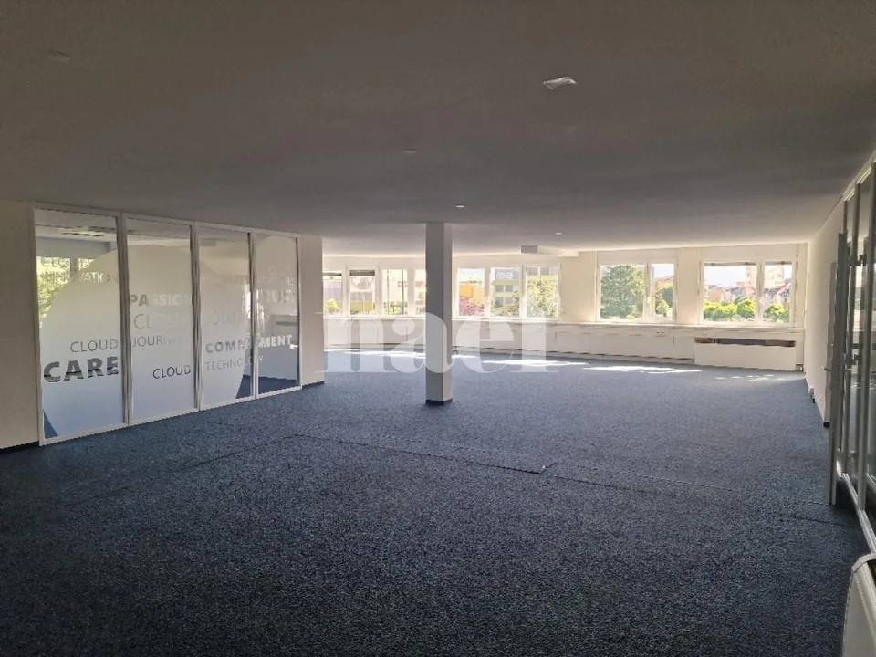 Zentrum Les Tuillières - Helle Fläche von ca. 158m2, modulierbar im 2. Stock eines Gewerbegebäudes