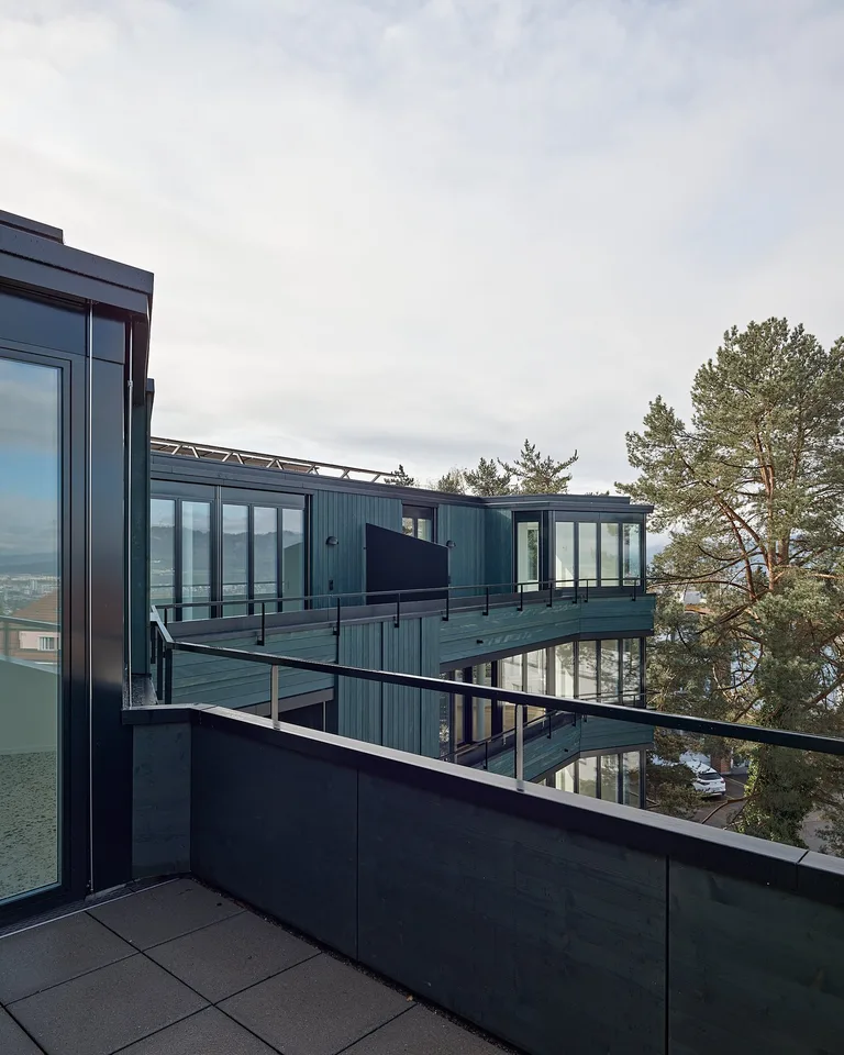 Moderne 3.5-Zimmer-Wohnung mit traumhafter Alpen- und Seesicht