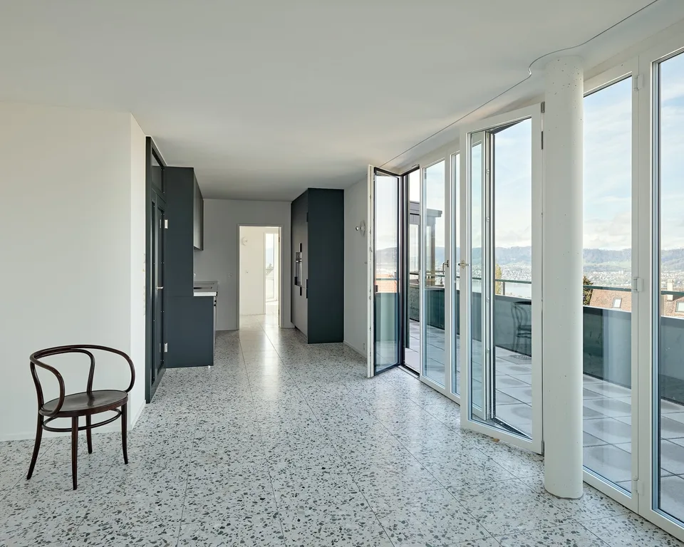 Moderne 3.5-Zimmer-Wohnung mit traumhafter Alpen- und Seesicht
