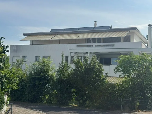 Erstbezug in schön sanierte Attikawohnung in 3-Parteienhaus