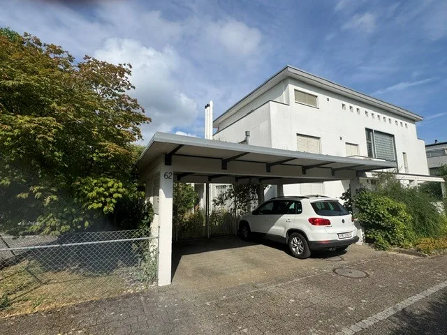 Affitto per la prima volta in un appartamento mansardato bellamente ristrutturato in una casa di 3 parti