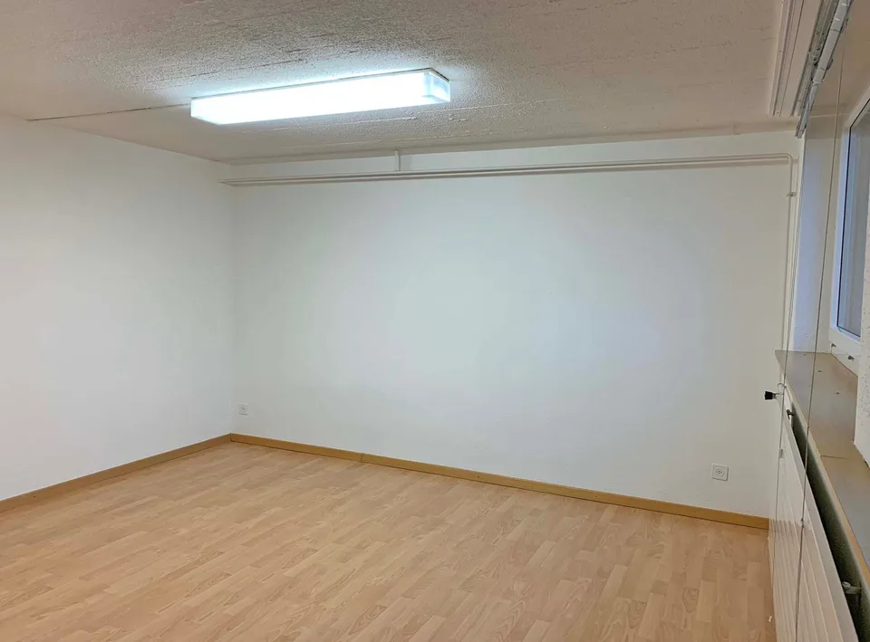 Geräumiges Atelier/Büro in Dietikon