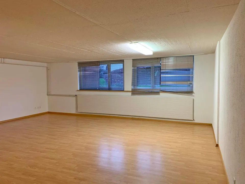 Geräumiges Atelier/Büro in Dietikon