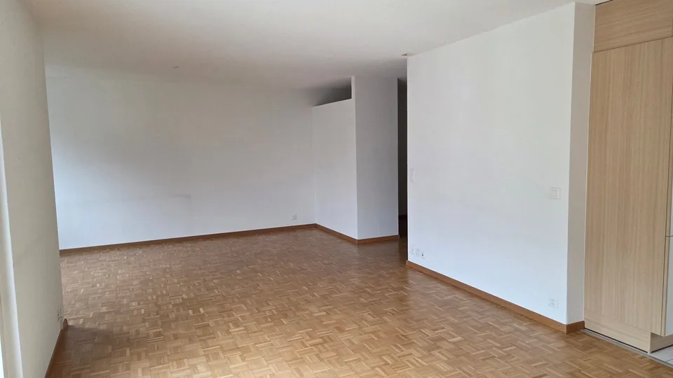 Wohnung in einem Gebäude mit Aufzug.