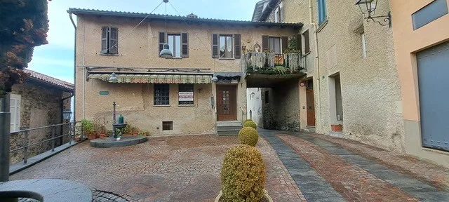 Affittasi spazio commerciale ad uso ufficio / atelier a Vico Morcote