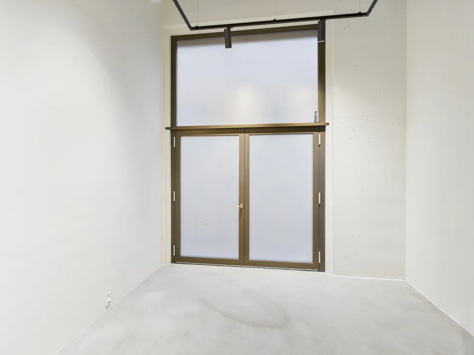 Espace commercial moderne dans un emplacement idéal à Uster – photo 7 sur 9