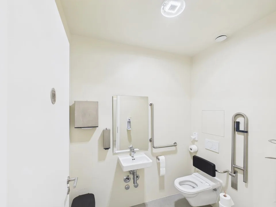Espace commercial moderne dans un emplacement idéal à Uster – photo 9 sur 9