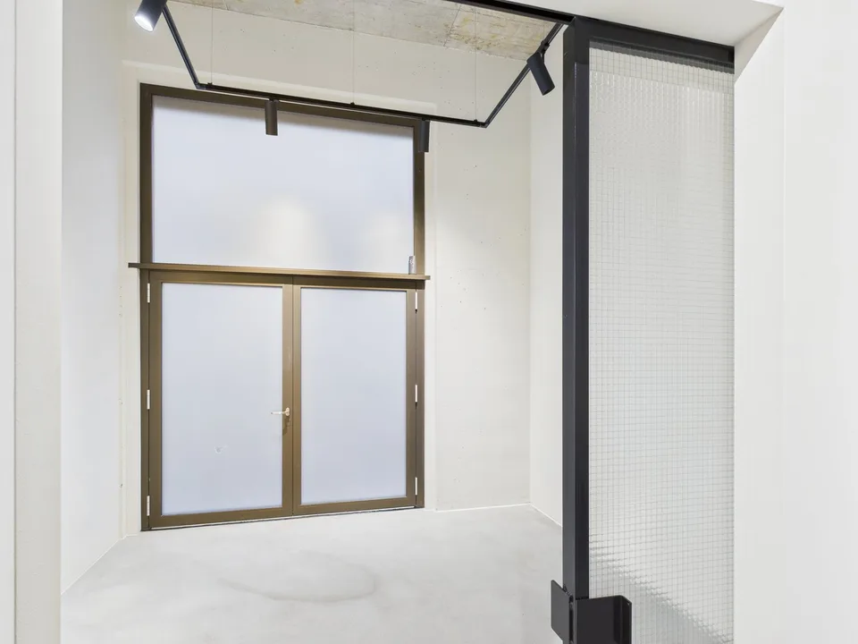 Espace commercial moderne dans un emplacement idéal à Uster – photo 6 sur 9