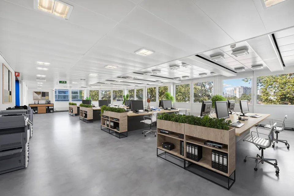Das Gebäude verfügt über 2 Aufzüge, sicheren Zugang und ist mit Glasfaser ausgestattet. – Foto 6 von 7