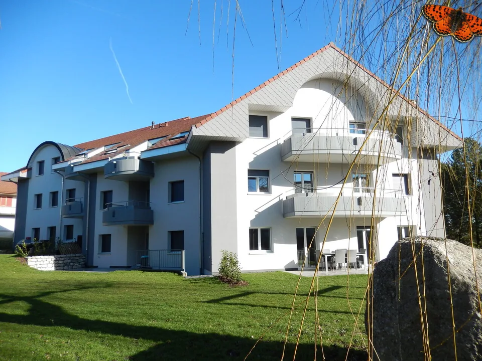 GRAND DEPÔT DE 52 M² A LOUER - SIVIRIEZ
