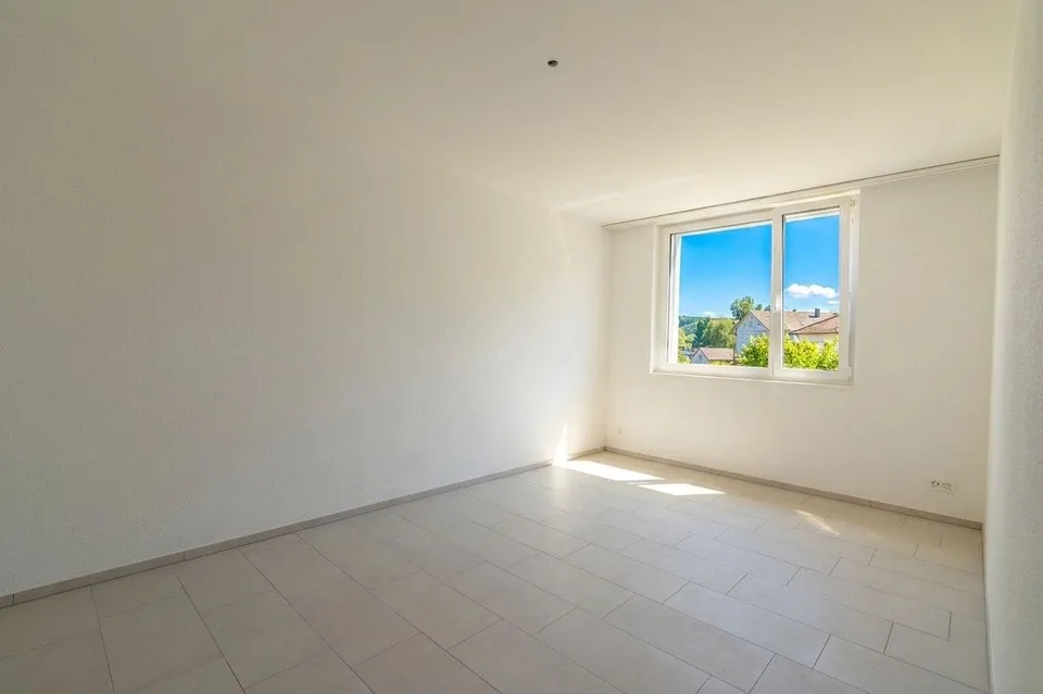 Appartement lumineux 2.5 pièces avec grand salon à Fahrweid