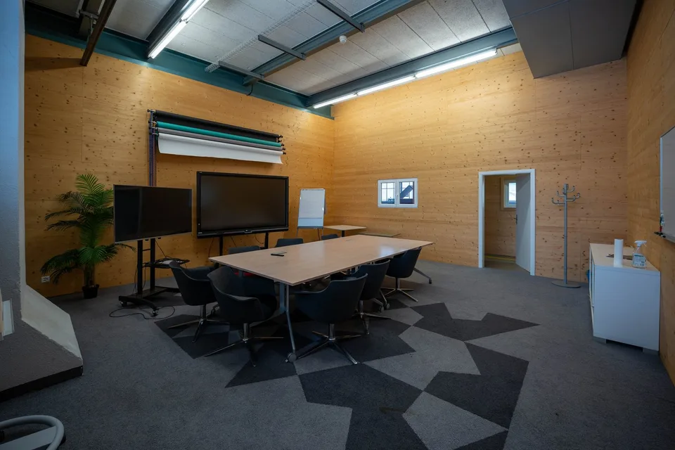 Fixer Arbeitsplatz im Shared Office in kreativer Fabrikhallen-Umgebung mit All-Inklusive-Service – Foto 6 von 15