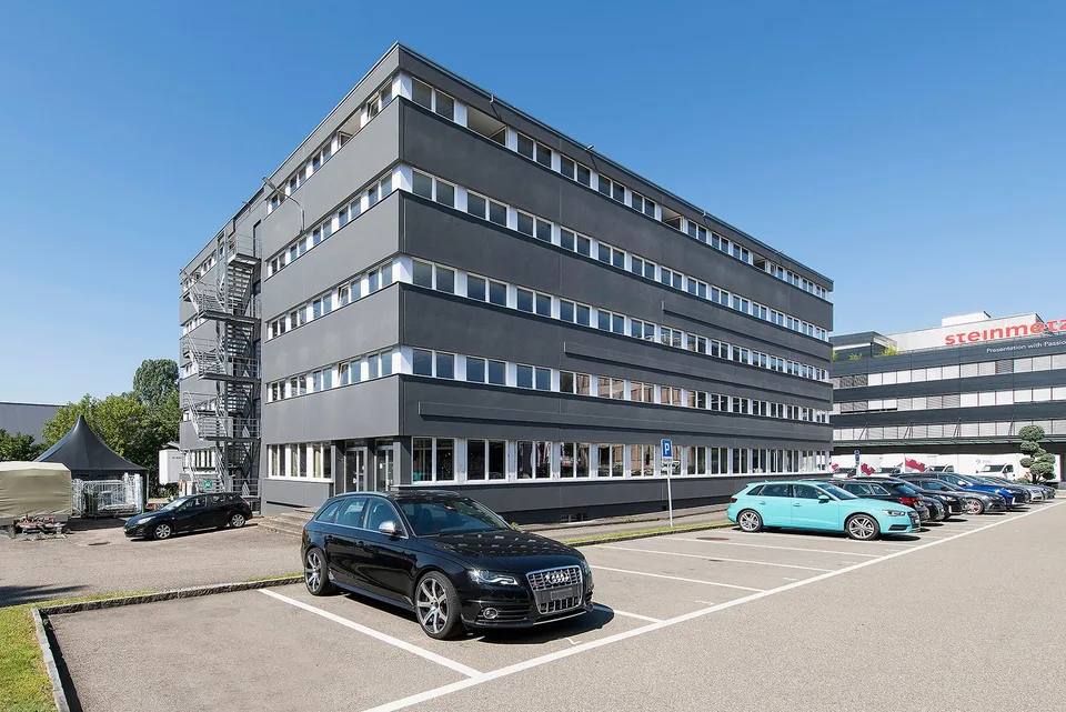 Spazi commerciali e di stoccaggio attraenti a Volketswil – Posizione top vicino all'A53