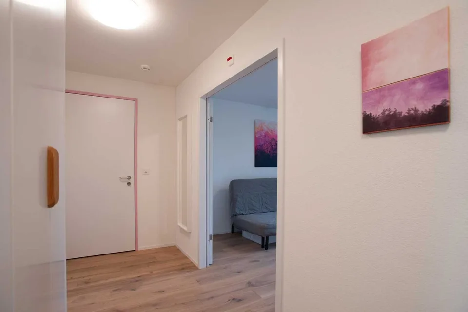 Grosse, moderne und frisch renovierte 3 Zimmer Wohnungen mit Balkon