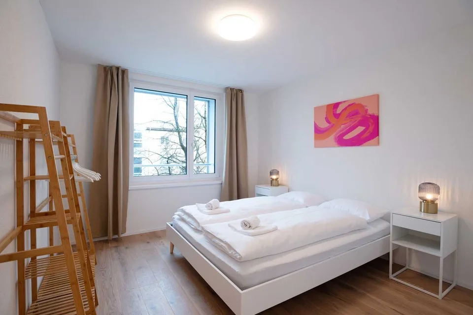 Grosse, moderne und frisch renovierte 3 Zimmer Wohnungen mit Balkon