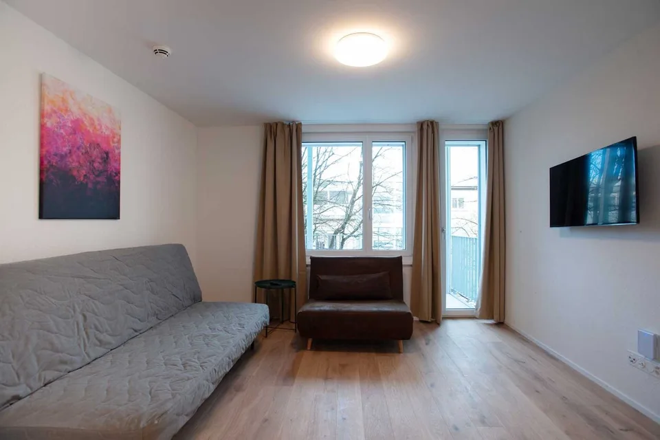 Grosse, moderne und frisch renovierte 3 Zimmer Wohnungen mit Balkon