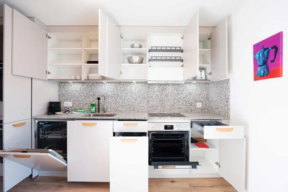 Grosse, moderne und frisch renovierte 3 Zimmer Wohnungen mit Balkon – foto 16 di 26