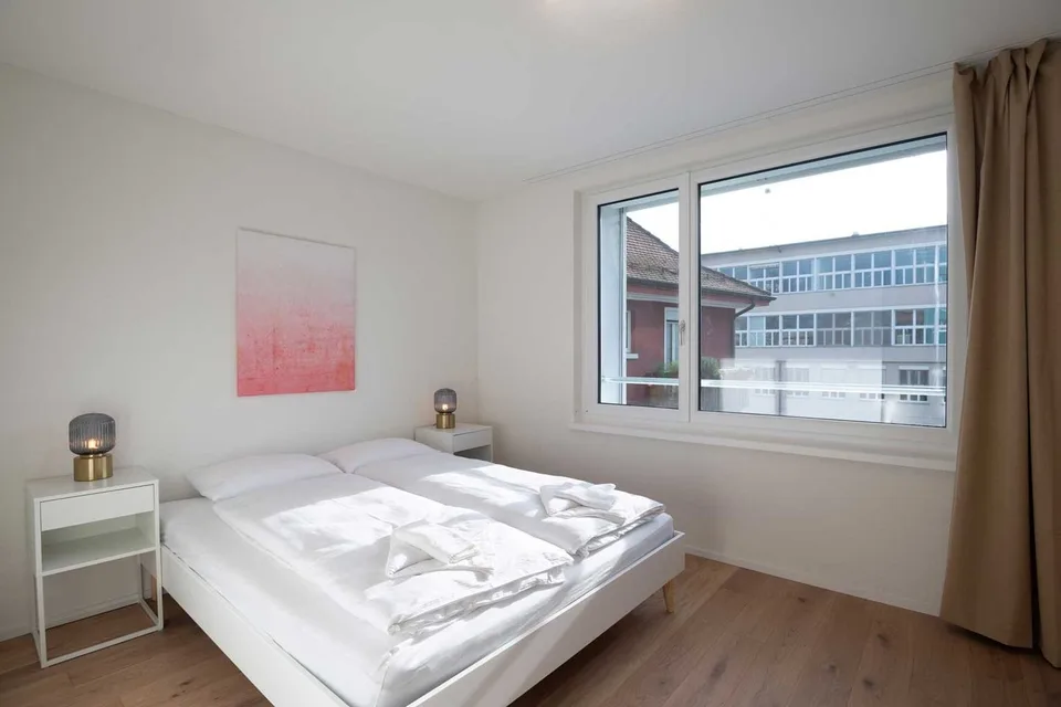 Grosse, moderne und frisch renovierte 3 Zimmer Wohnungen mit Balkon