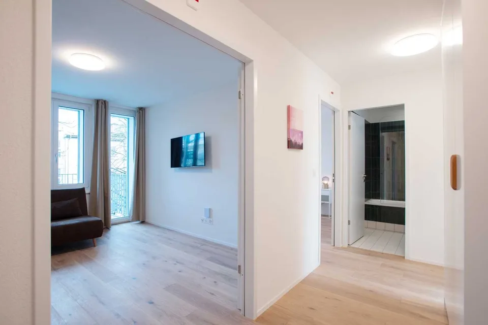 Grosse, moderne und frisch renovierte 3 Zimmer Wohnungen mit Balkon