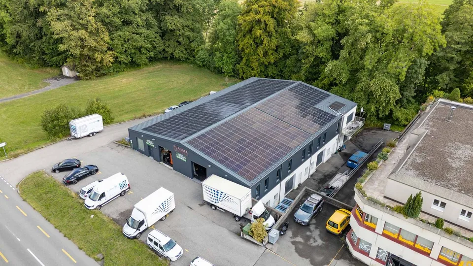 Laboratorio-magazzino di 640 m² con posti auto a disposizione