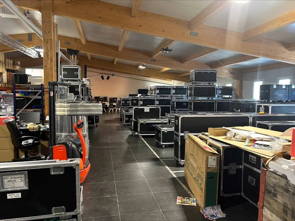 Laboratorio-magazzino di 640 m² con posti auto a disposizione