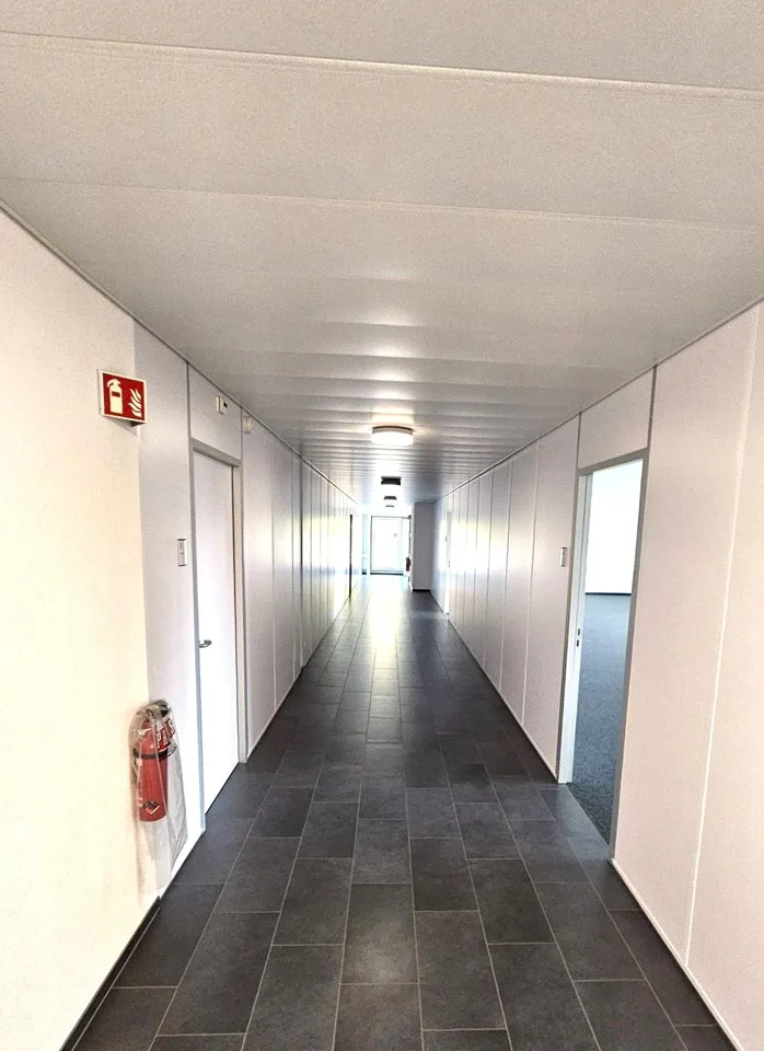 Helle Büroräumlichkeit nahe Bahnhof Ins – Foto 7 von 7