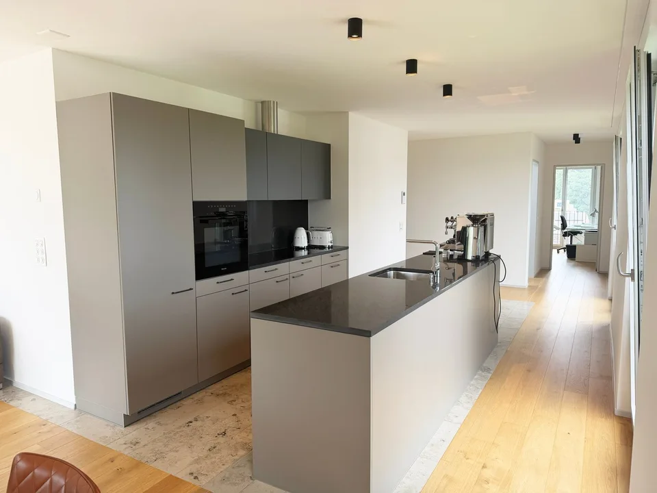 Moderne 3.5-Zimmer-Attikawohnung mit unverbaubarem Blick