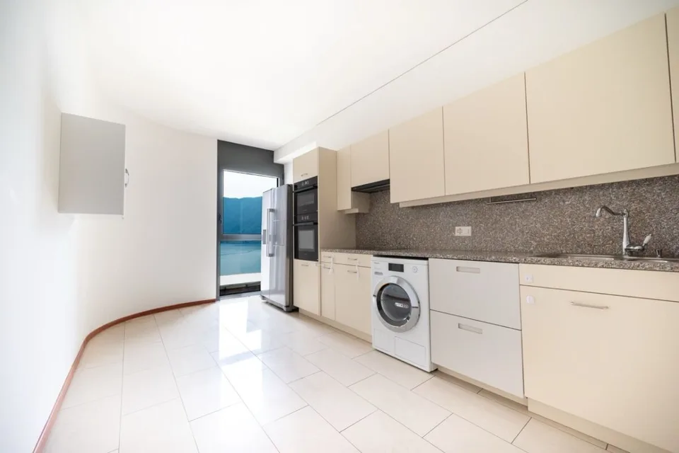Exklusive Wohnung mit Seeblick, nur wenige Schritte vom Zentrum entfernt – Foto 7 von 9