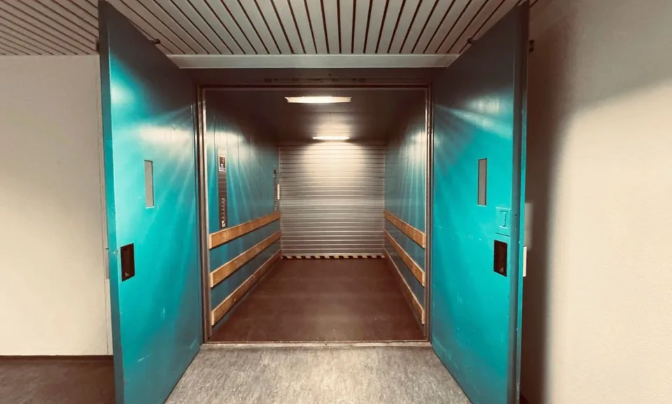 Gewerbe- & Lagerfläche (147 m²) mit ebenerdiger Anlieferung und grossem Warenlift – Foto 8 von 9
