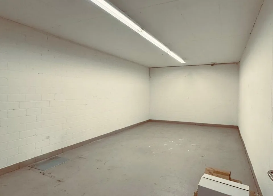 Gewerbe- & Lagerfläche (147 m²) mit ebenerdiger Anlieferung und grossem Warenlift – Foto 6 von 9