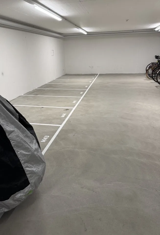 Motorradplätze in Einstellhalle zu vermieten